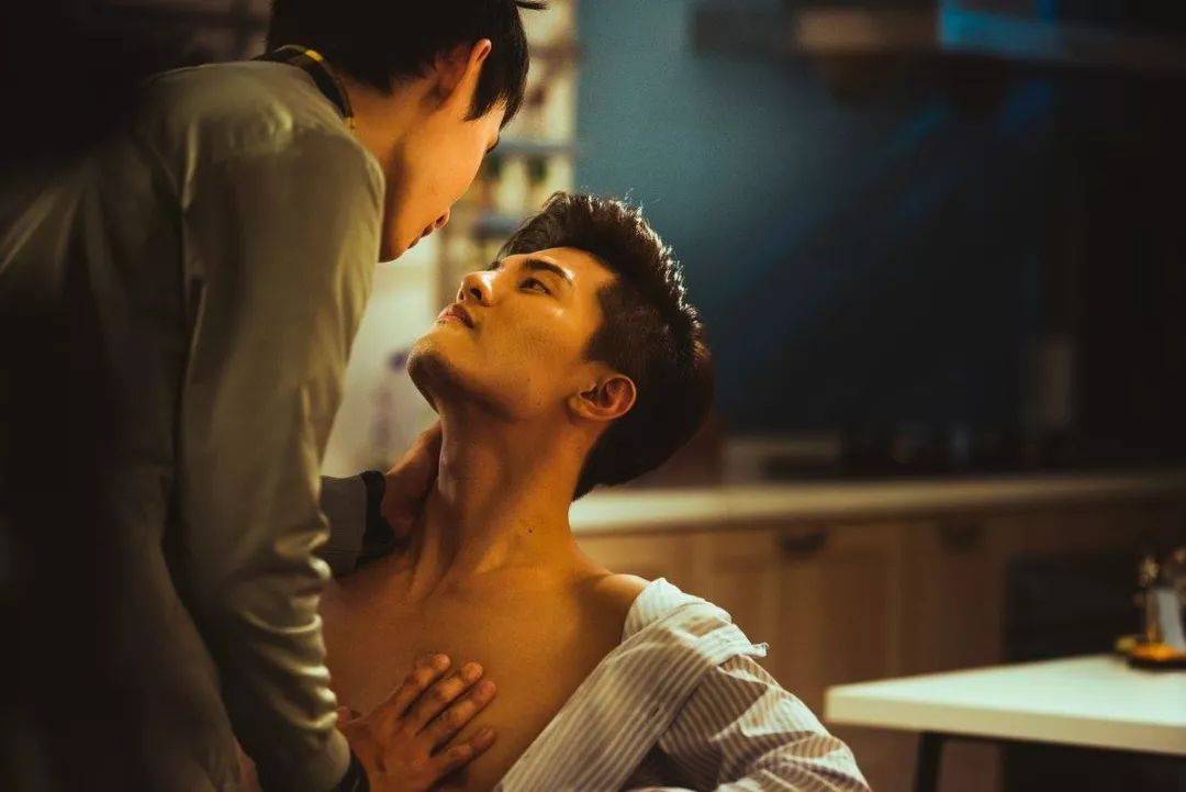 最新羞羞剧,边追边脸红!